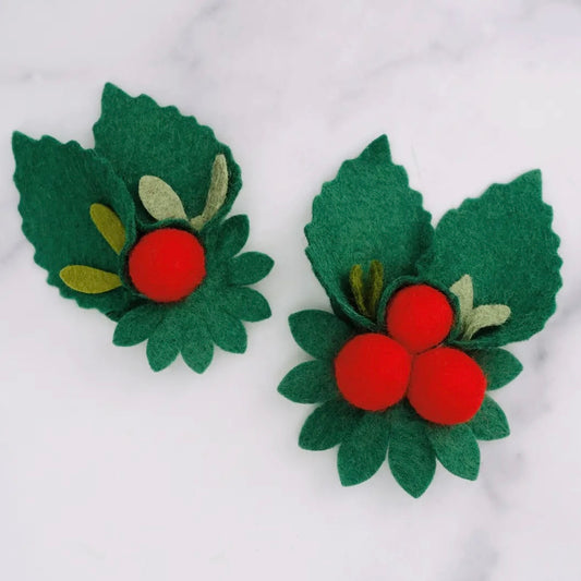 Mimi Green Holiday Holly Collar Flower