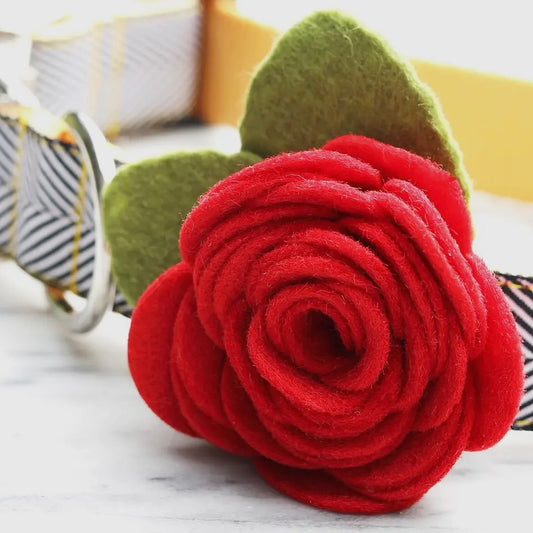 Mimi Green Rose Collar Flower