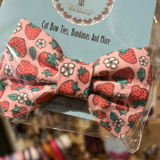 Whiskers Crafts Cat Bow Tie: Strawberries